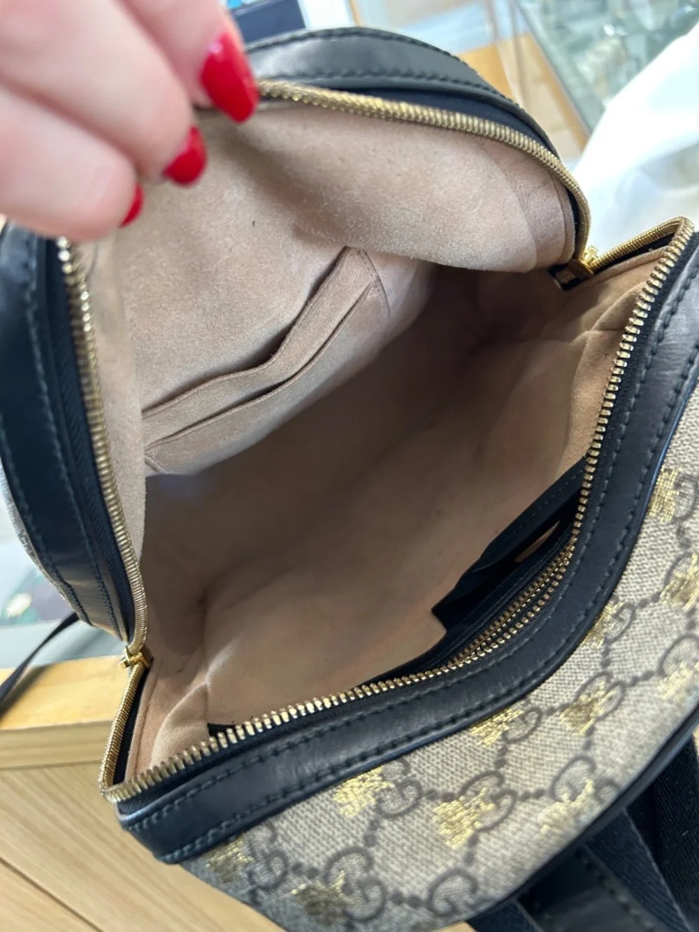 Pre Owned Gucci GG Supreme Bee Print Backpack